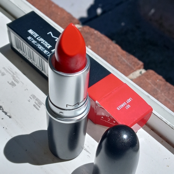🆕 MAC #607 Lady Danger Lip Stick (Bright Red) - Picture 7 of 11